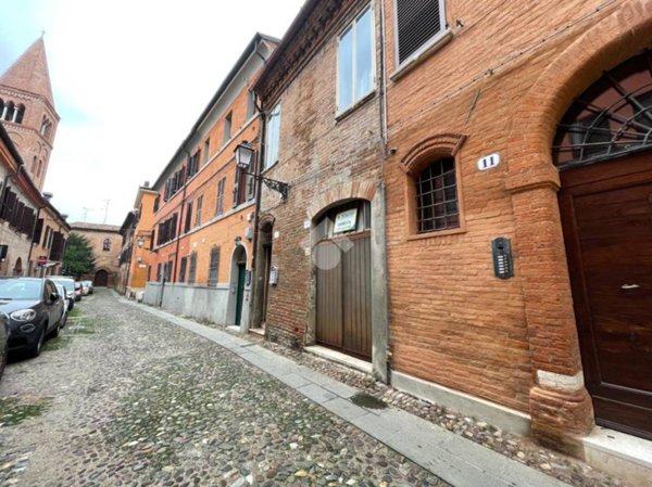 casa indipendente in vendita a Ferrara in zona Centro Storico