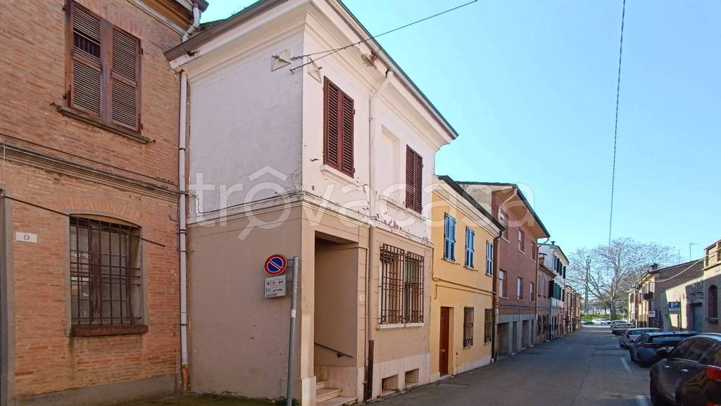 casa indipendente in vendita a Ferrara