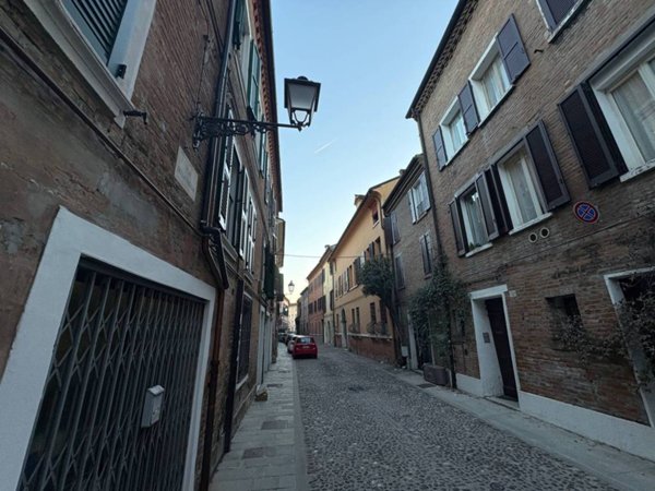 appartamento in vendita a Ferrara in zona Centro Storico