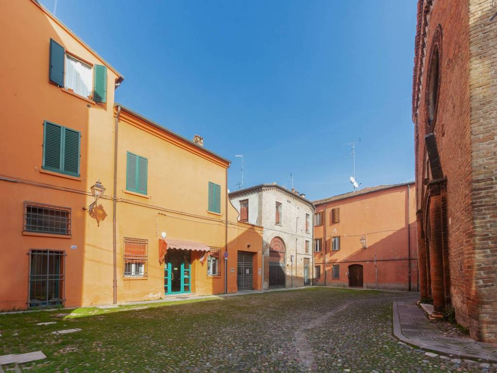 appartamento in vendita a Ferrara in zona Centro Storico