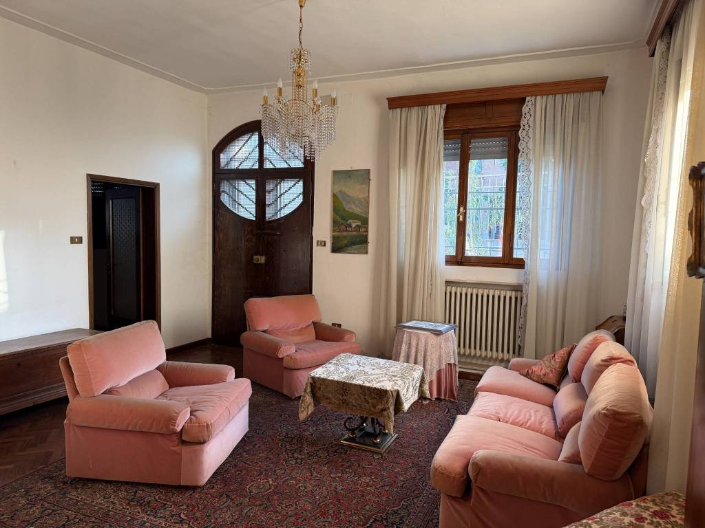 casa indipendente in vendita a Ferrara