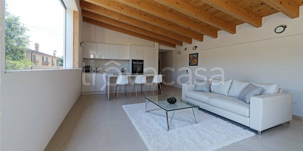 casa indipendente in vendita a Ferrara in zona Centro Storico