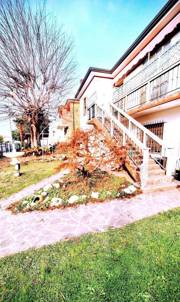 casa indipendente in vendita a Ferrara in zona Porotto / Cassana