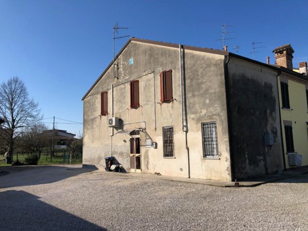 casa indipendente in vendita a Ferrara in zona Centro Storico