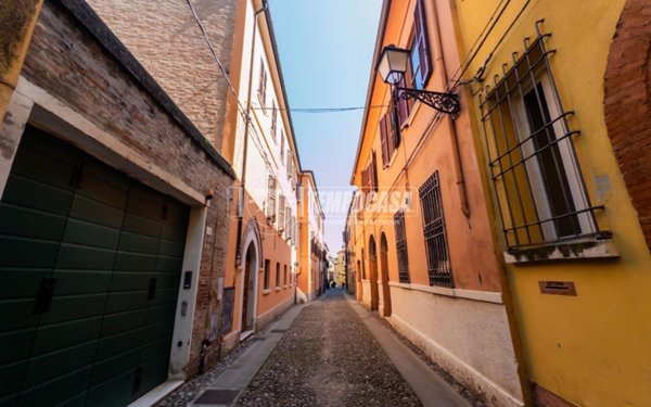 appartamento in vendita a Ferrara in zona Centro Storico