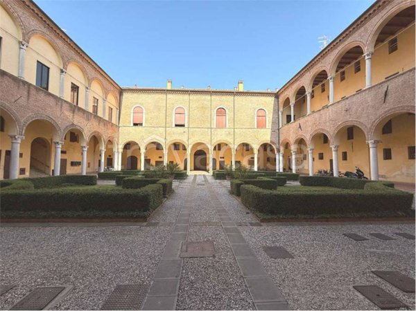 appartamento in vendita a Ferrara in zona Centro Storico