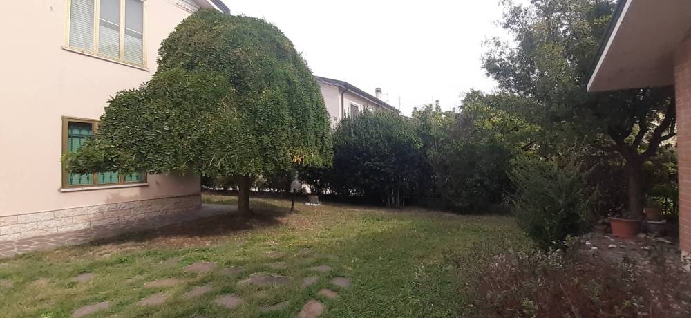 casa indipendente in vendita a Ferrara in zona Chiesuol del Fosso
