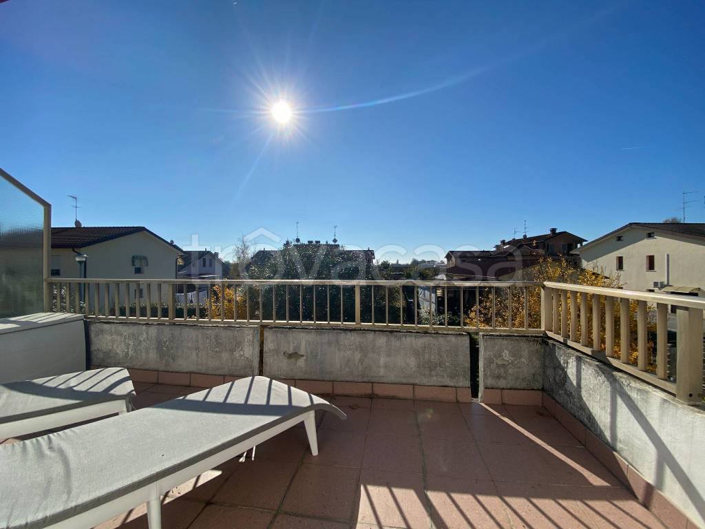 casa indipendente in vendita a Ferrara in zona Villanova