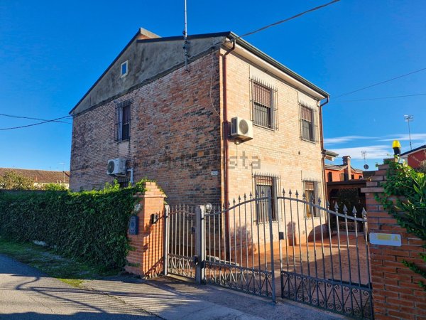 casa semindipendente in vendita a Ferrara in zona Aguscello