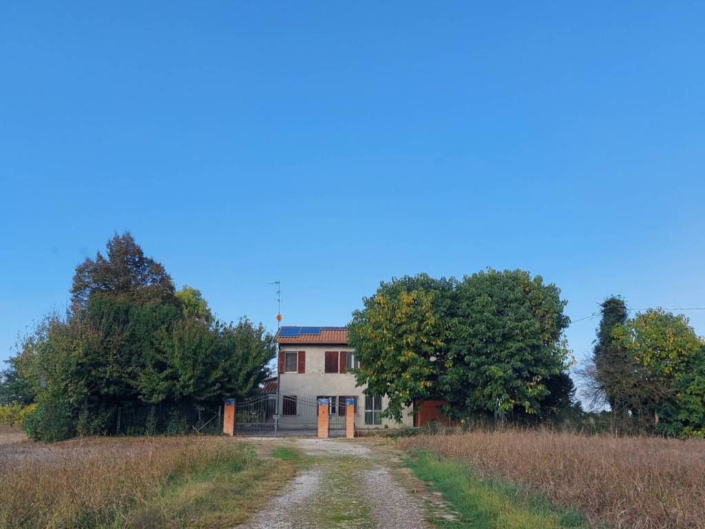 casa indipendente in vendita a Ferrara in zona Pontegradella