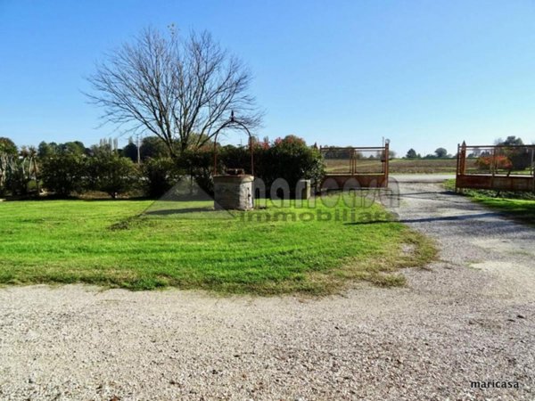casa indipendente in vendita a Ferrara in zona Marrara