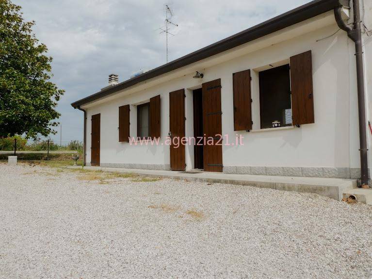 casa indipendente in vendita a Ferrara in zona San Martino