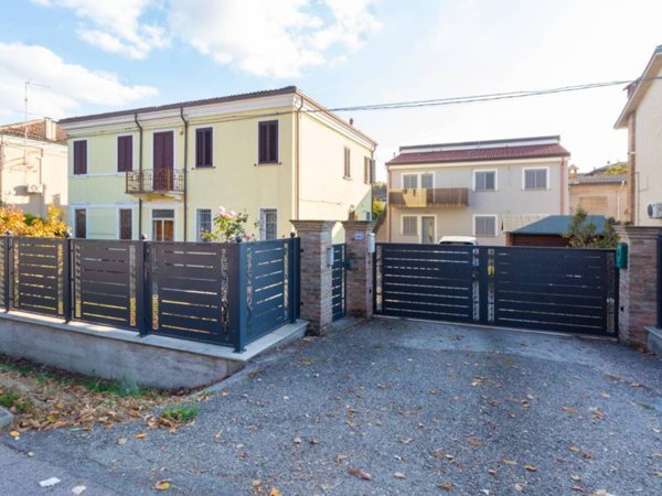 casa indipendente in vendita a Ferrara in zona Porotto / Cassana