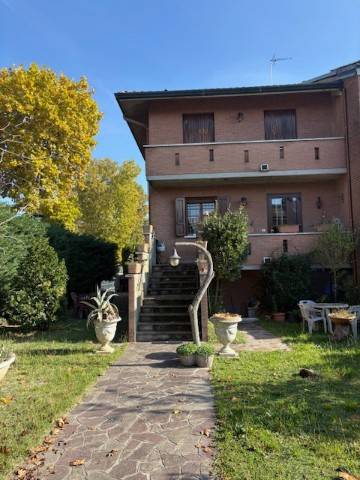 casa indipendente in vendita a Ferrara in zona Cona