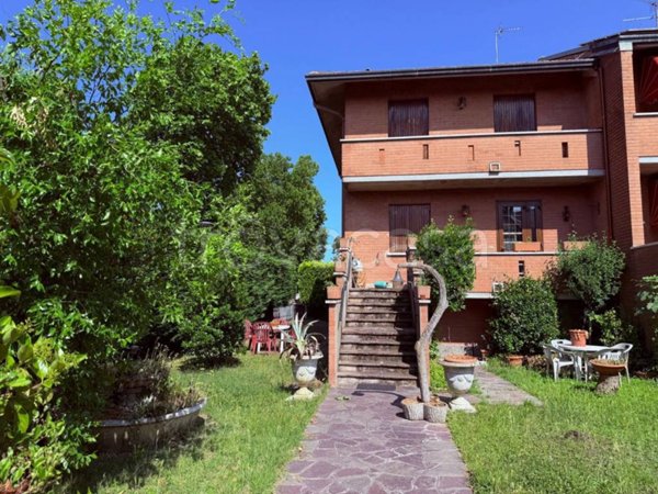 casa indipendente in vendita a Ferrara in zona Cona