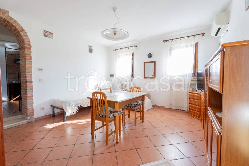 casa indipendente in vendita a Ferrara in zona Cona