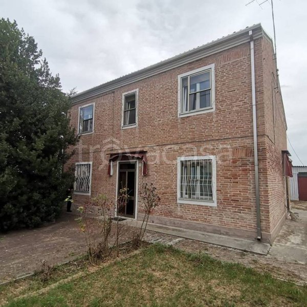 casa indipendente in vendita a Ferrara in zona Correggio