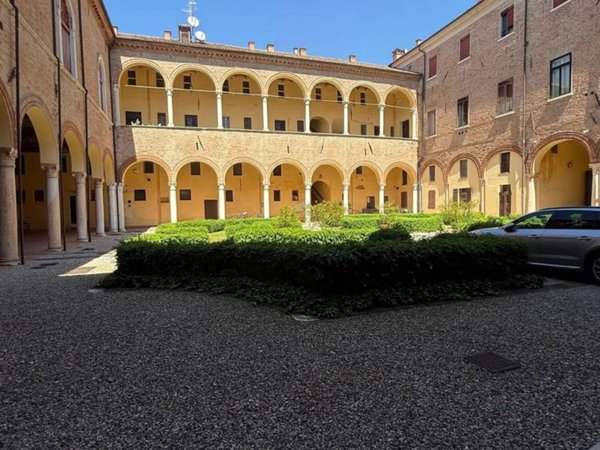 appartamento in vendita a Ferrara in zona Centro Storico