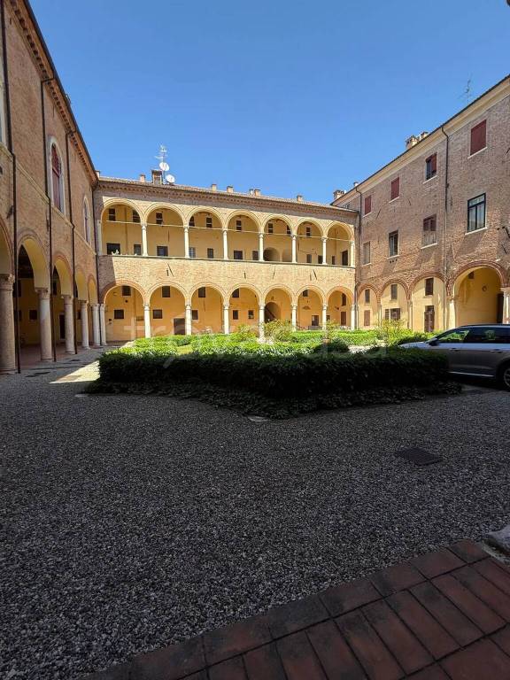 appartamento in vendita a Ferrara in zona Centro Storico