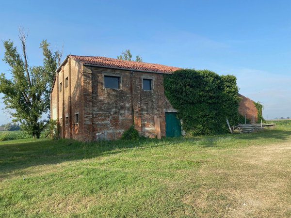 casa indipendente in vendita a Ferrara in zona Contrapò
