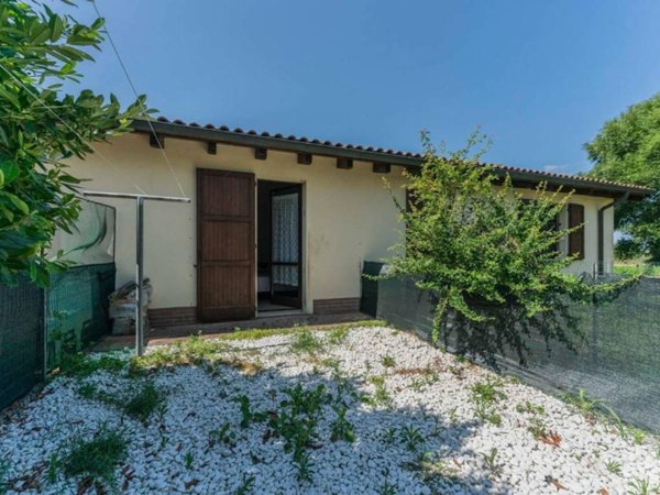 casa indipendente in vendita a Ferrara in zona Centro Storico