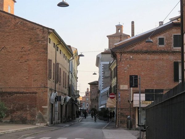 negozio in vendita a Ferrara in zona Centro Storico