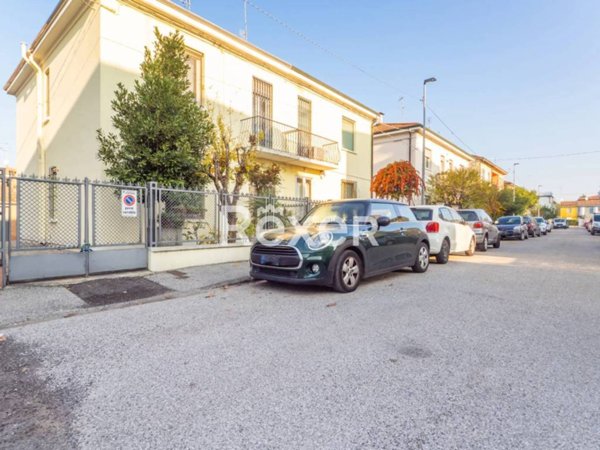 casa indipendente in vendita a Ferrara