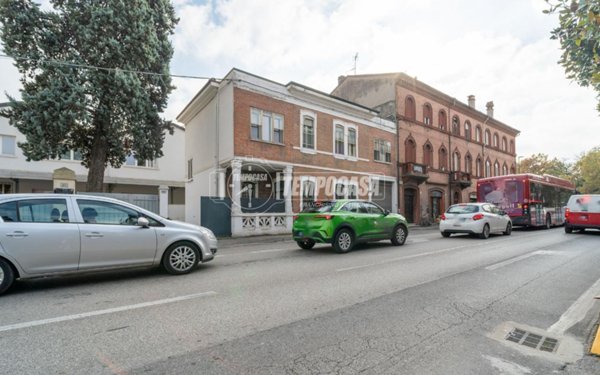 casa indipendente in vendita a Ferrara in zona Centro Storico