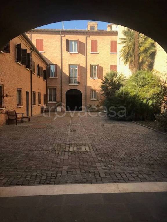 villa in vendita a Ferrara in zona Centro Storico