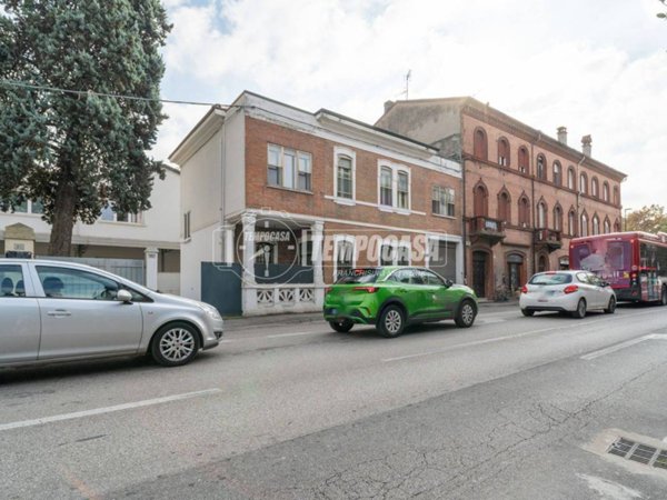 casa indipendente in vendita a Ferrara
