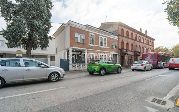 casa indipendente in vendita a Ferrara