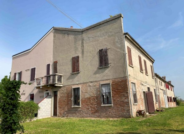 locale di sgombero in vendita a Ferrara in zona Quartesana
