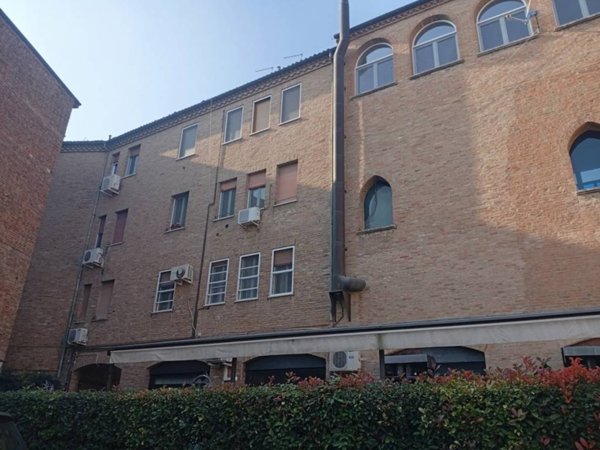 appartamento in vendita a Ferrara in zona Centro Storico