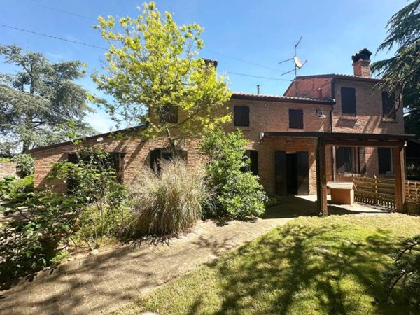 casa indipendente in vendita a Ferrara in zona Correggio