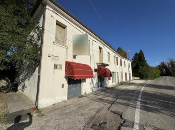 negozio in vendita a Ferrara