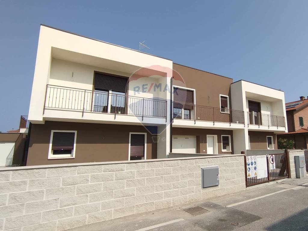 casa indipendente in vendita a Ferrara in zona Centro Storico