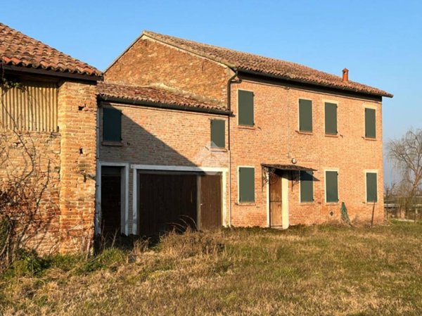 casa indipendente in vendita a Ferrara in zona Correggio