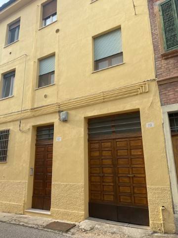 locale commerciale in vendita a Ferrara