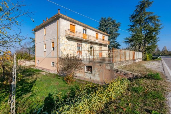 casa indipendente in vendita a Ferrara in zona Centro Storico