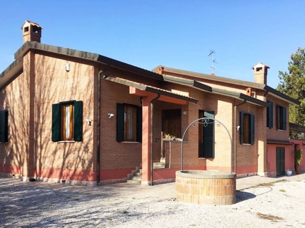 casa indipendente in vendita a Ferrara