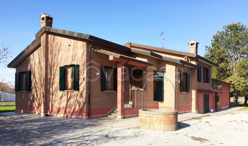 casa indipendente in vendita a Ferrara