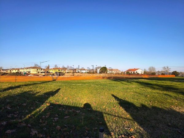 casa indipendente in vendita a Ferrara in zona Quartesana