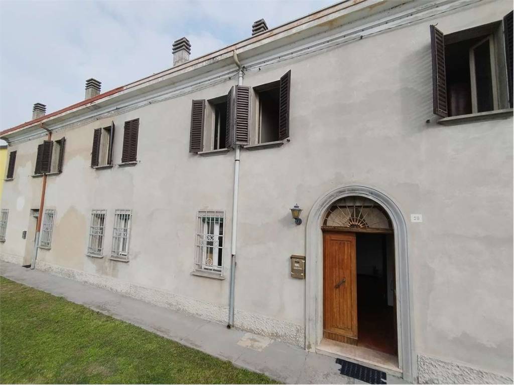 casa indipendente in vendita a Ferrara in zona Marrara