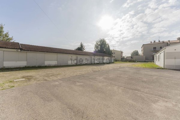 locale di sgombero in vendita a Ferrara in zona Centro Storico