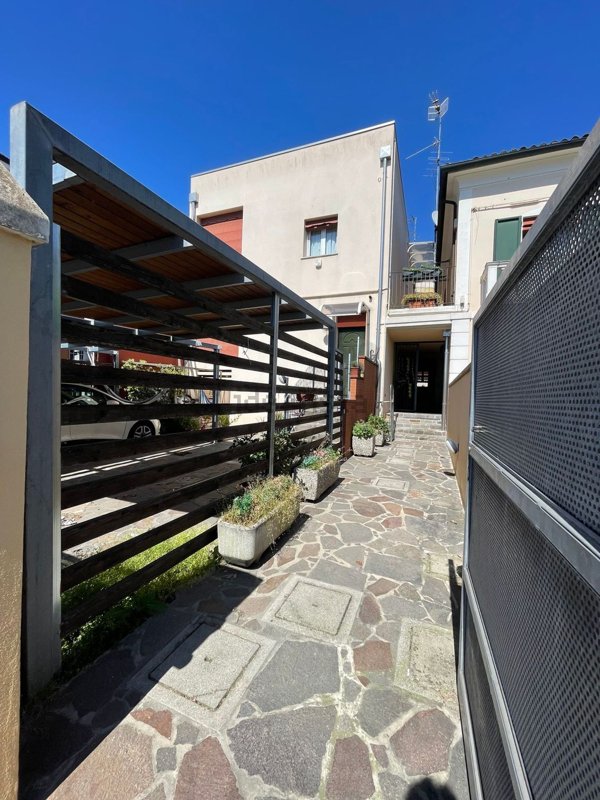 casa indipendente in vendita a Ferrara