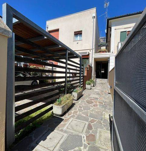 casa indipendente in vendita a Ferrara