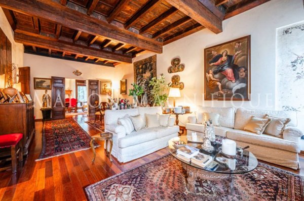 casa indipendente in vendita a Ferrara in zona Centro Storico