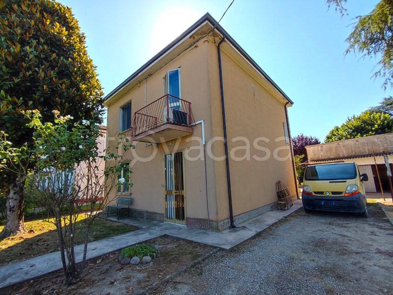 casa indipendente in vendita a Ferrara in zona Casaglia