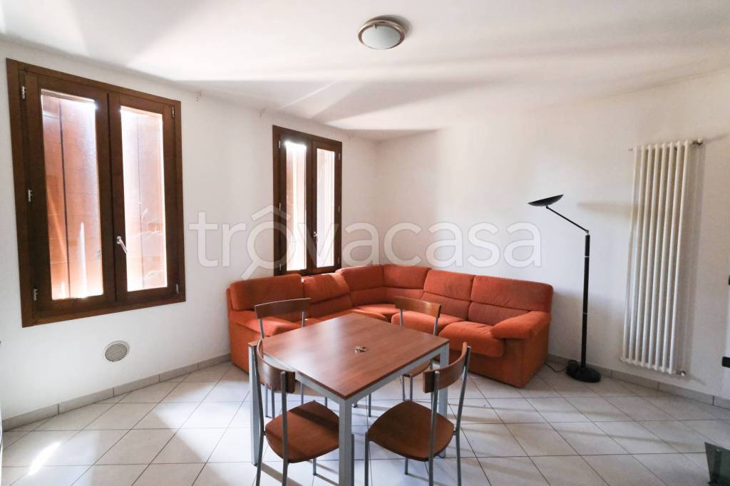 appartamento in vendita a Ferrara in zona Quartesana