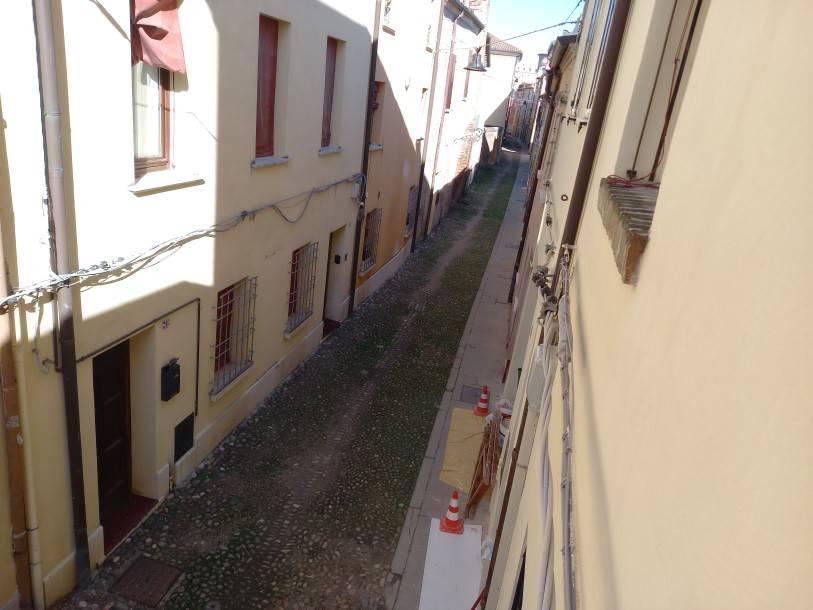 appartamento in vendita a Ferrara in zona Centro Storico